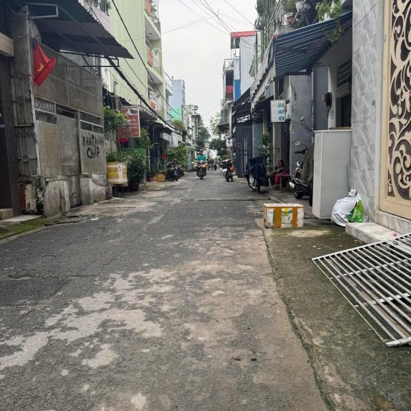 Nhà mặt tiền Quận Tân Phú 84m2 chỉ 6,8 tỷ 