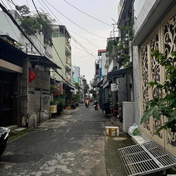 Nhà mặt tiền Quận Tân Phú 84m2 chỉ 6,8 tỷ 