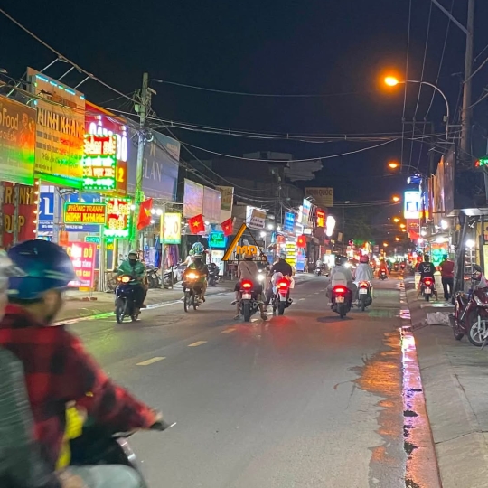 Bán nhà 3 tầng gần Võ Văn Vân Bình Chánh, đường 7m thông, giá 4 tỷ